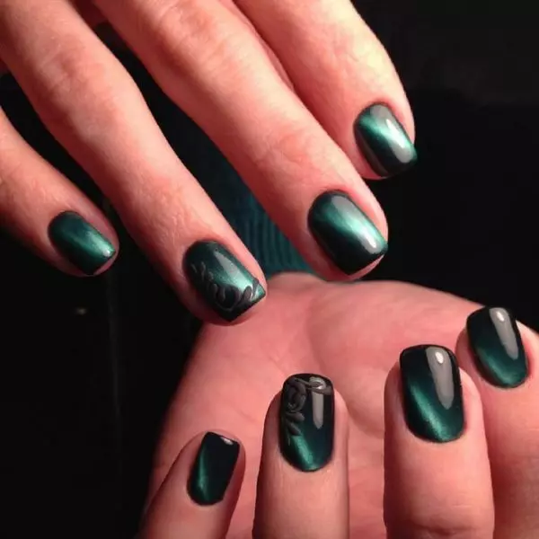검은 색과 녹색 매니큐어 (31 개 사진) : 어떻게 검정 및 녹색 톤 손톱을 만드는 방법? 24482_20