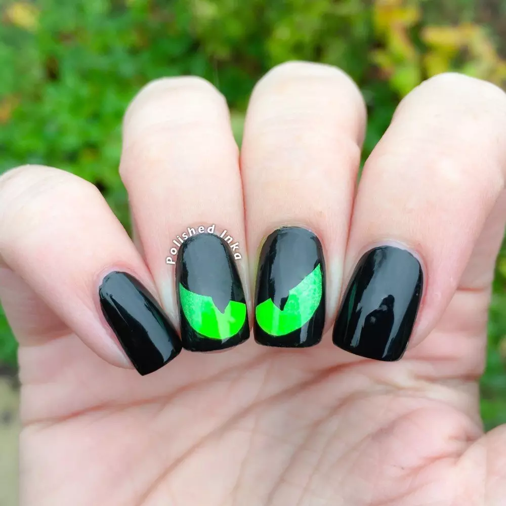 Crna i zelena manikura (31 fotografije): Kako napraviti nokte u crnim i zelenim tonovima? 24482_6