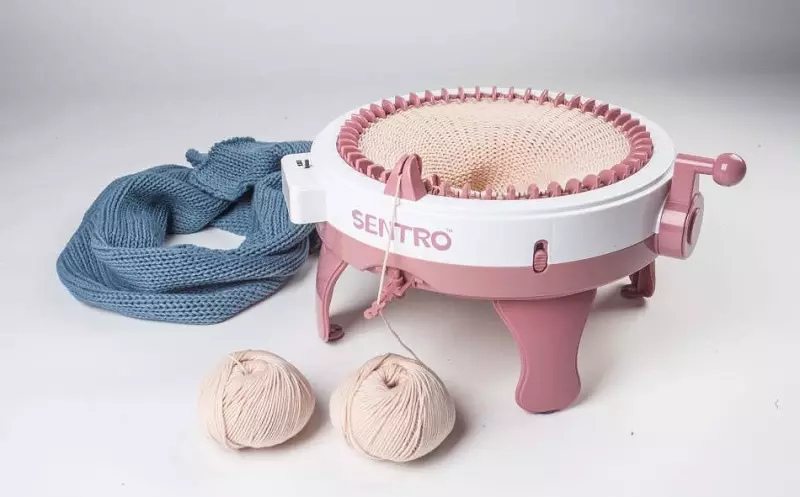 Mesin Knitting: Untuk mengait sarung tangan dan kaus kaki, topi dan baju, model kanak-kanak dan dewasa. Bagaimana Untuk Mesin Manual Knit? 244_3