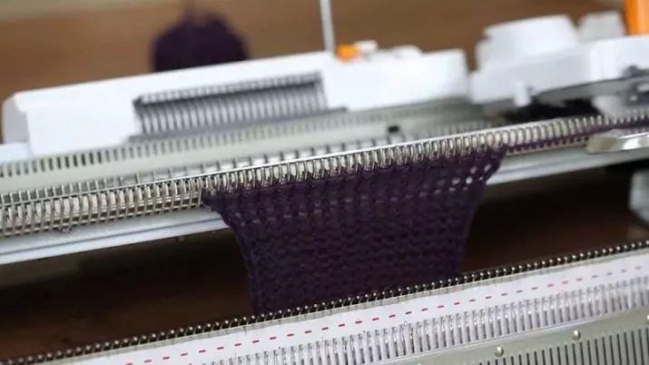 Машине за плетење: за плетење рукавица и чарапа, капе и џемпера, дечији и одрасли модели. Како пленити ручне машине? 244_4
