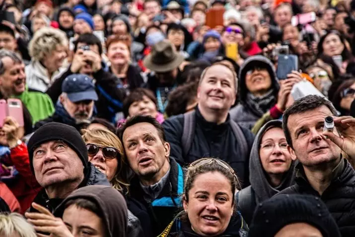 Demofobija: kas yra minios baimės pavadinimas? Kodėl baimė kyla į perkrautas vietas? Simptomai, diagnostika ir gydymas fobijų 24519_6