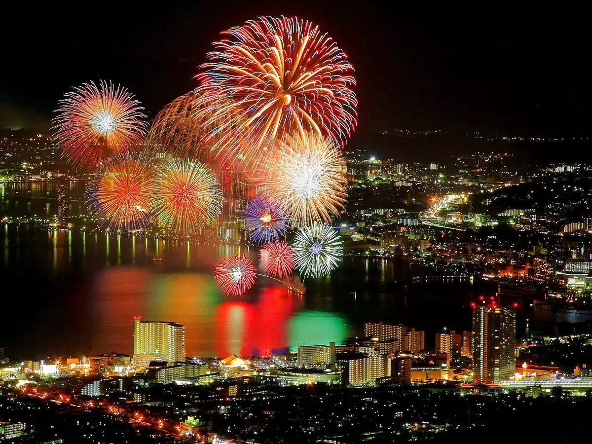 Nova godina u Japanu: Što je broj slave Novu godinu na japanskom kalendaru? Koje tradicije proslave? Što Japanci krase kod kuće? 24558_3