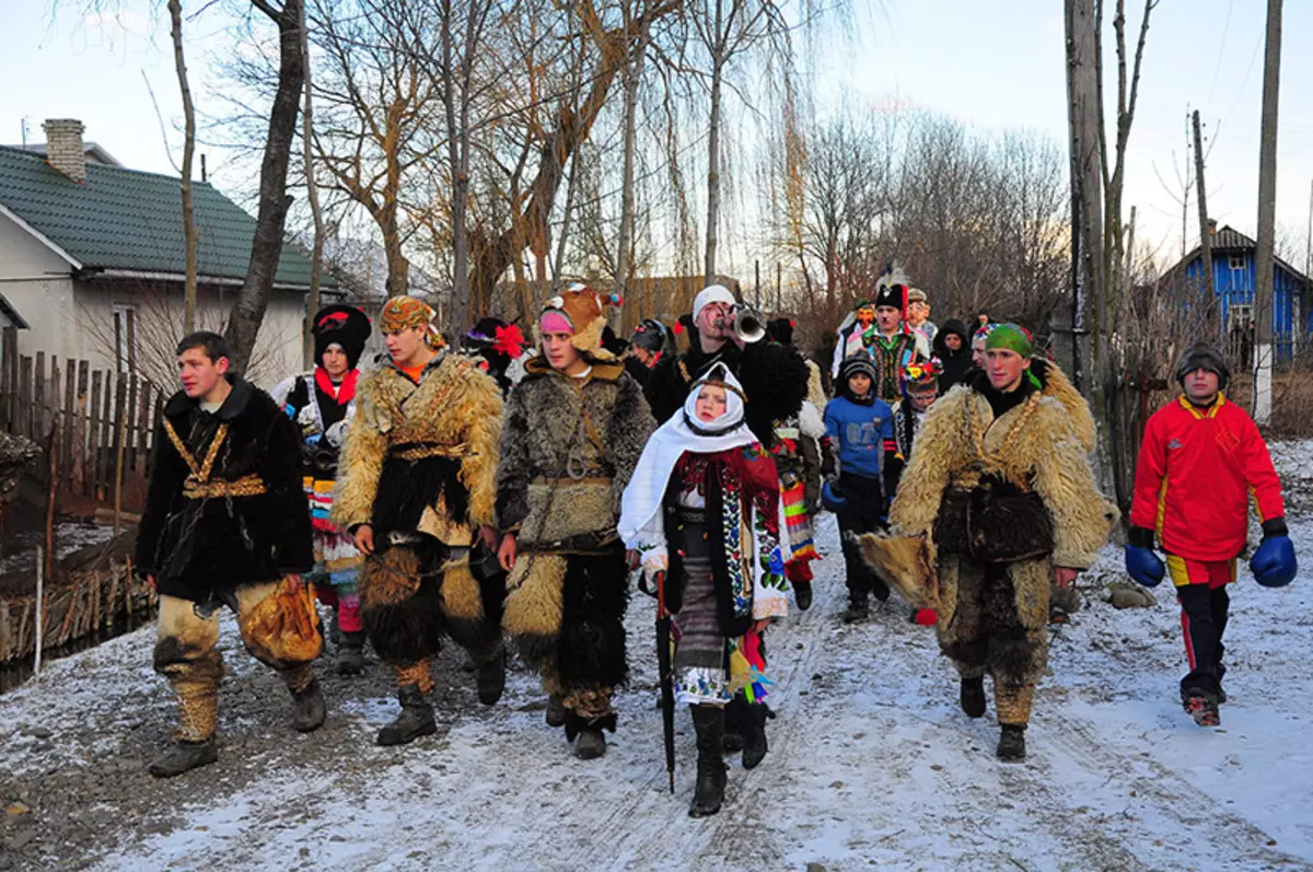 Tradície oslavy starého Nového roka: colné a obrady. Kedy sa uvádza v Rusku a Európe? Čo sa pripravuje na dovolenku? 24560_13