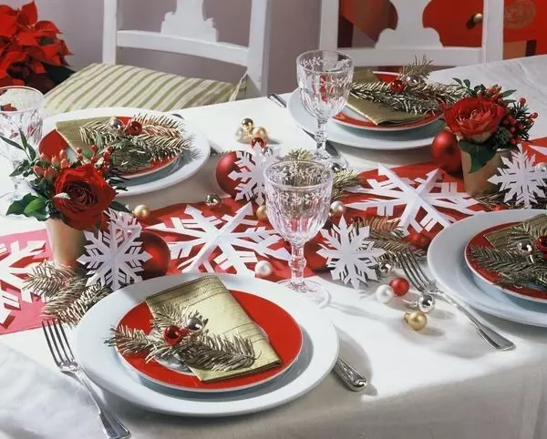 Новорічний стіл (71 фото): як прикрасити його на Новий рік фруктами? Інші прикраси для оформлення столу, ідеї і красиві елементи декору 24562_6