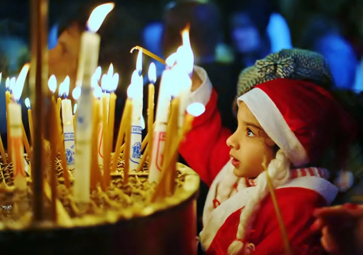 Nytt år i Ryssland: Nyårs traditioner och tullar. Vilket nummer är det firat? Vilken tid börjar firandet? Hur många gånger kan du träffa honom i Ryssland? 24563_10
