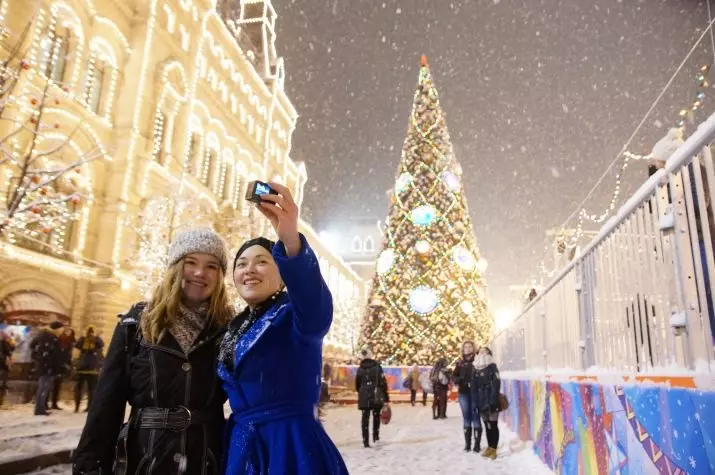 Novo leto v Rusiji: novoletne tradicije in običaji. Katero številko je praznovanje? Kdaj se začne praznovanje? Kolikokrat ga lahko srečate v Rusiji? 24563_13
