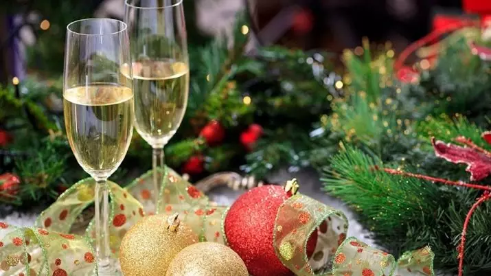 Nytt år i Ryssland: Nyårs traditioner och tullar. Vilket nummer är det firat? Vilken tid börjar firandet? Hur många gånger kan du träffa honom i Ryssland? 24563_19