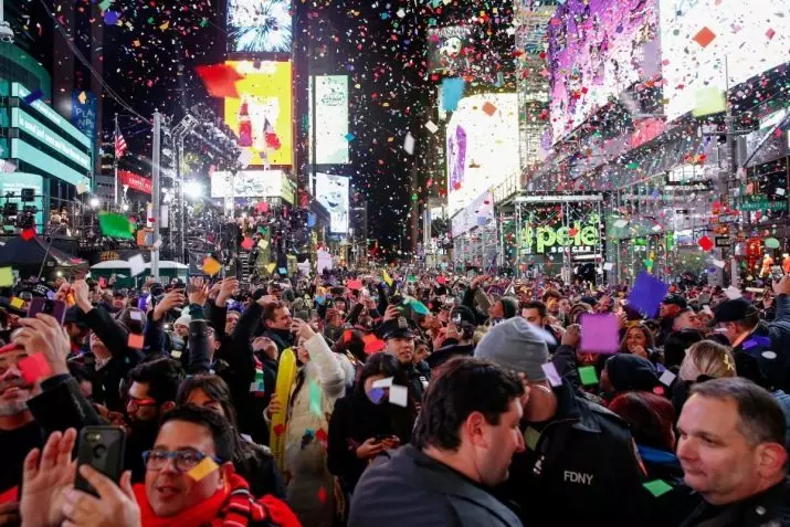 Nuwejaar in New York (17 foto's): Nuwejaar se bal op Times Square. Hoe anders vier hulle en vier nuwe jaar in New York? 24565_10
