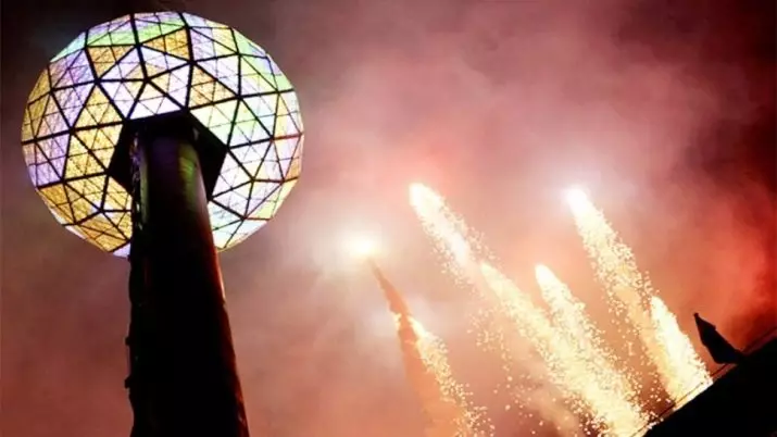 نیو یارک میں نیا سال (17 فوٹو): ٹائمز اسکوائر پر نیا سال کی گیند. نیو یارک میں نئے سال کا جشن اور جشن منانے اور جشن مناتے ہیں؟ 24565_8