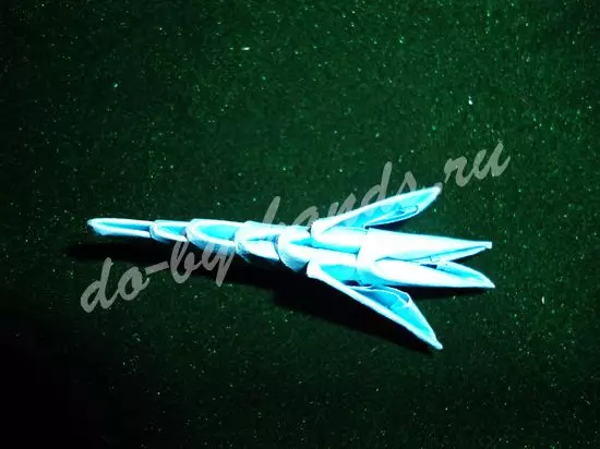 Оригами техникасындағы снежинкалар: қағаздан модульдік оригами. Өз қолыңызбен модульдерден схема бойынша сноубордты қалай жасауға болады? 24575_23