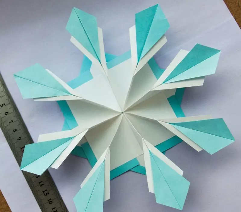 Оригами техникасындағы снежинкалар: қағаздан модульдік оригами. Өз қолыңызбен модульдерден схема бойынша сноубордты қалай жасауға болады? 24575_3