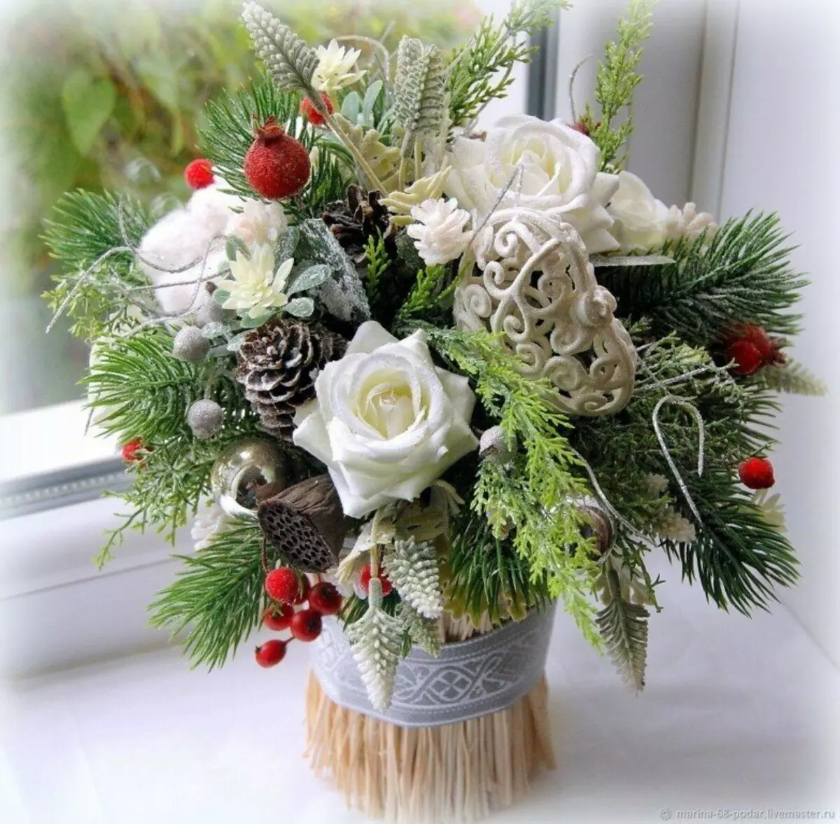 Bouquets de Año Nuevo (41 fotos): desde caramelos y flores, frutas y otros para el Año Nuevo, recolecte hermosos ramos sobre la mesa con sus propias manos 24585_13