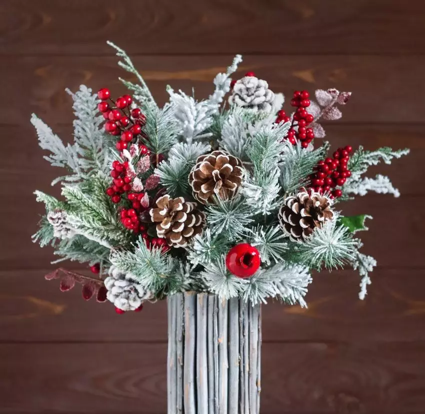 Noworoczne bukiety (41 zdjęć): z cukierków i kwiatów, owoców i innych na nowy rok zbierają piękne bukiety na stole z własnymi rękami 24585_3