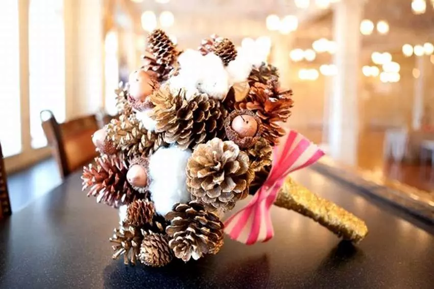 Újévi csokrok (41 fotó) meg: cukorka és virágok, gyümölcsök és mások az új évben, összegyűjti szép csokrok az asztalra saját kezűleg 24585_8