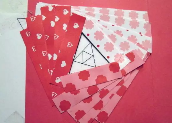 Iris Folding (52 foto): Apa itu? Skema dan templat, teknisi dan kelas master membuat kartu, kerajinan paling menarik 24592_37