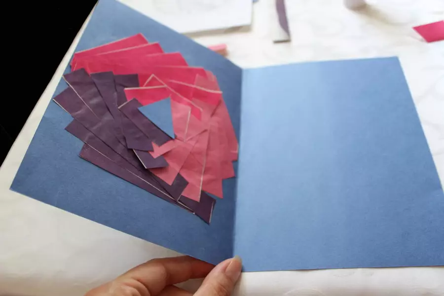 Iris Folding (52 photos): What is it? Schemes and templates, technicians and master classes of making cards, the most interesting crafts 24592_43