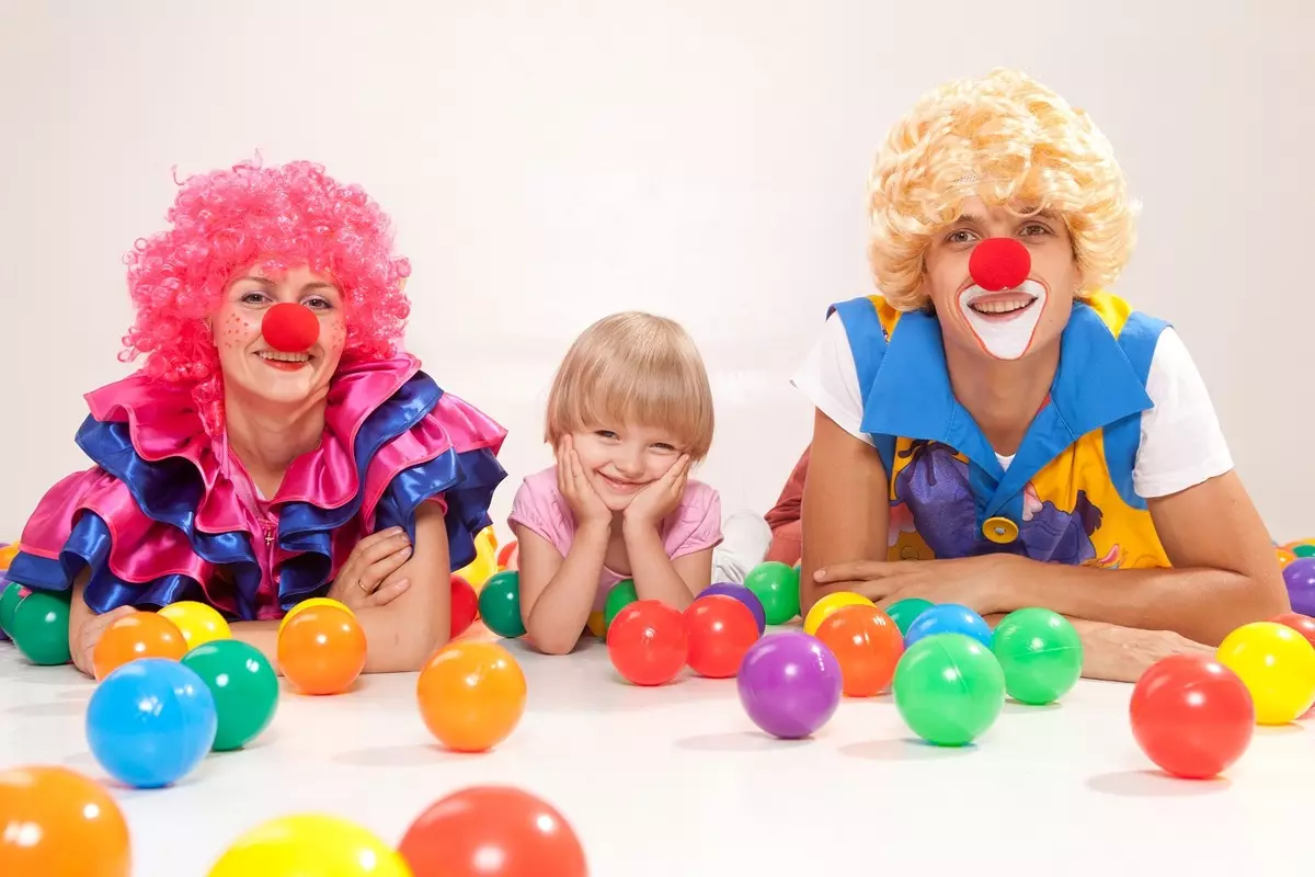 Girls bursdagskript 7 år: Konkurranser og spill. Hvordan feire hjem barnas bursdag? Morsomme ideer, morsomme og morsomme emner 24600_6