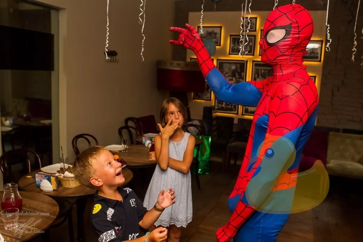 Лицо аниматора. Аниматор человек паук. Аниматор человек паук на день рождения. Человек паук праздник. Детский праздник человек паук.