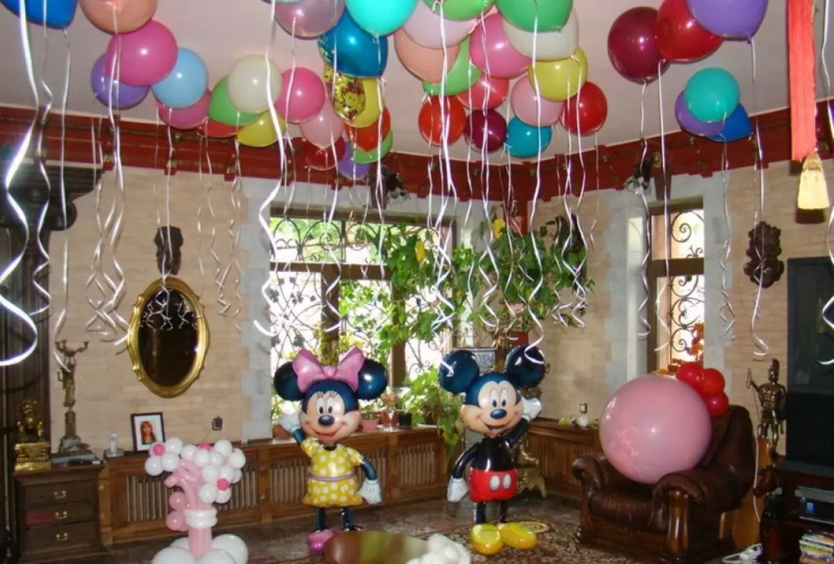 Tjejens födelsedagsdekoration: Hur man dekorerar ett rum för en tjej 2-3 år och 5-10 år gammal? Idéer för Baby 8, 11, 12, 13, 14, 15 år 24608_14