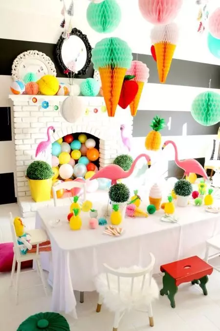 Tjejens födelsedagsdekoration: Hur man dekorerar ett rum för en tjej 2-3 år och 5-10 år gammal? Idéer för Baby 8, 11, 12, 13, 14, 15 år 24608_42