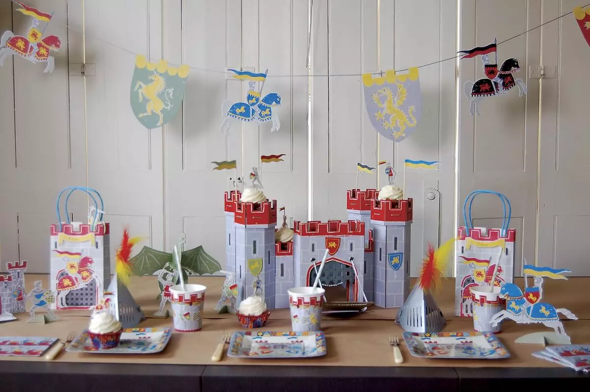 Narodeninová dekorácia 1 rok narodeniny: Ako zdobiť detskú izbu s vlastnými rukami? Nápady zdobenie dovolenkového domu 24611_17