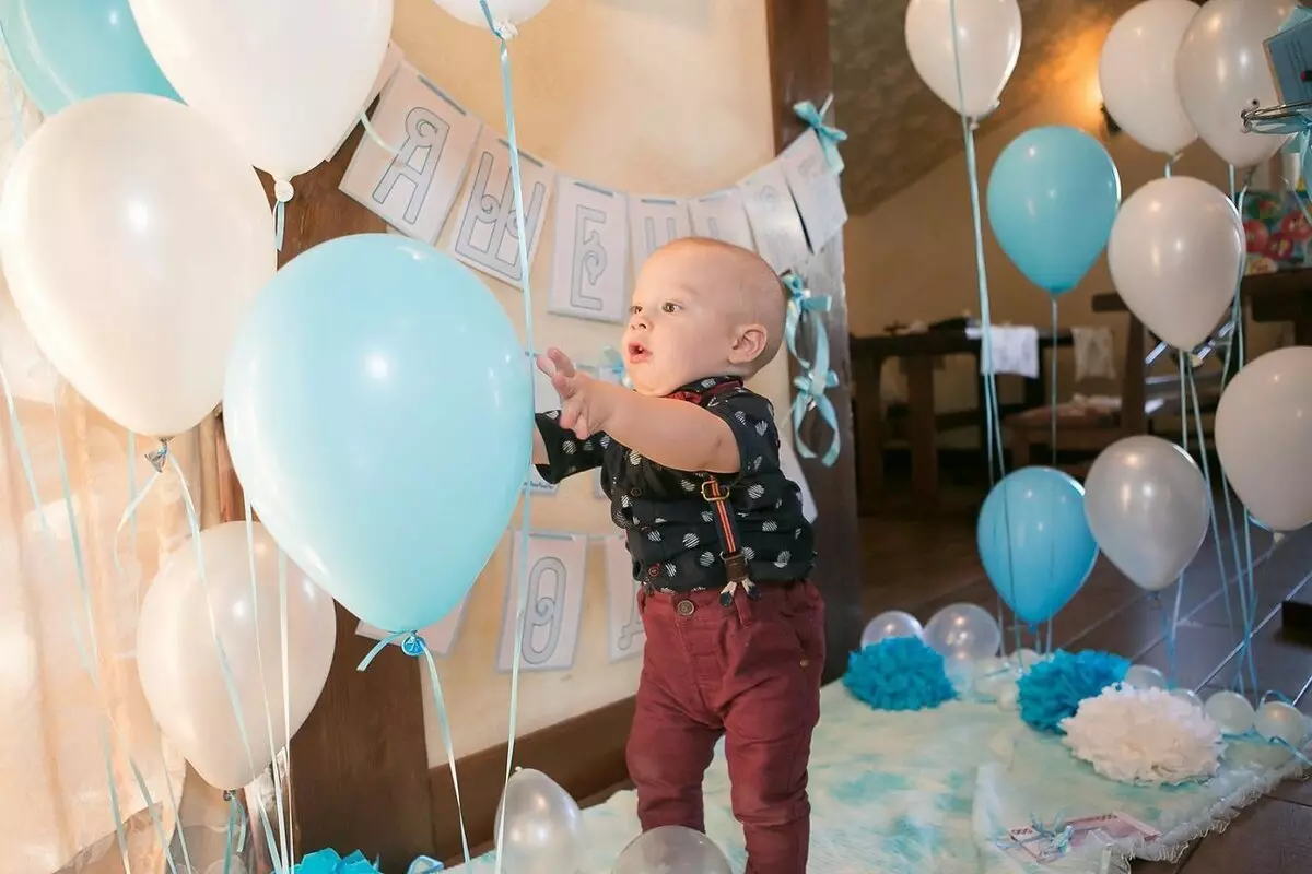 Роденден декорација 1 година роденден: Како да се украси соба на бебето со свои раце? Идеи украсување на детскиот одмор дома 24611_22