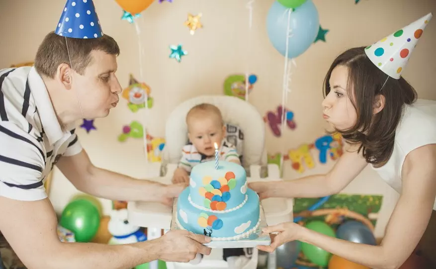Роденден декорација 1 година роденден: Како да се украси соба на бебето со свои раце? Идеи украсување на детскиот одмор дома 24611_3