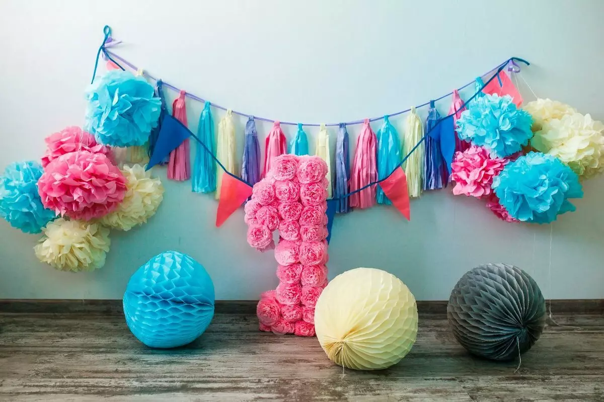 Decoração de aniversário para o menino: Como decorar o quarto com bolas para uma criança 2-3 anos, 4-5, 6-7 e 8-10 anos? 24617_11