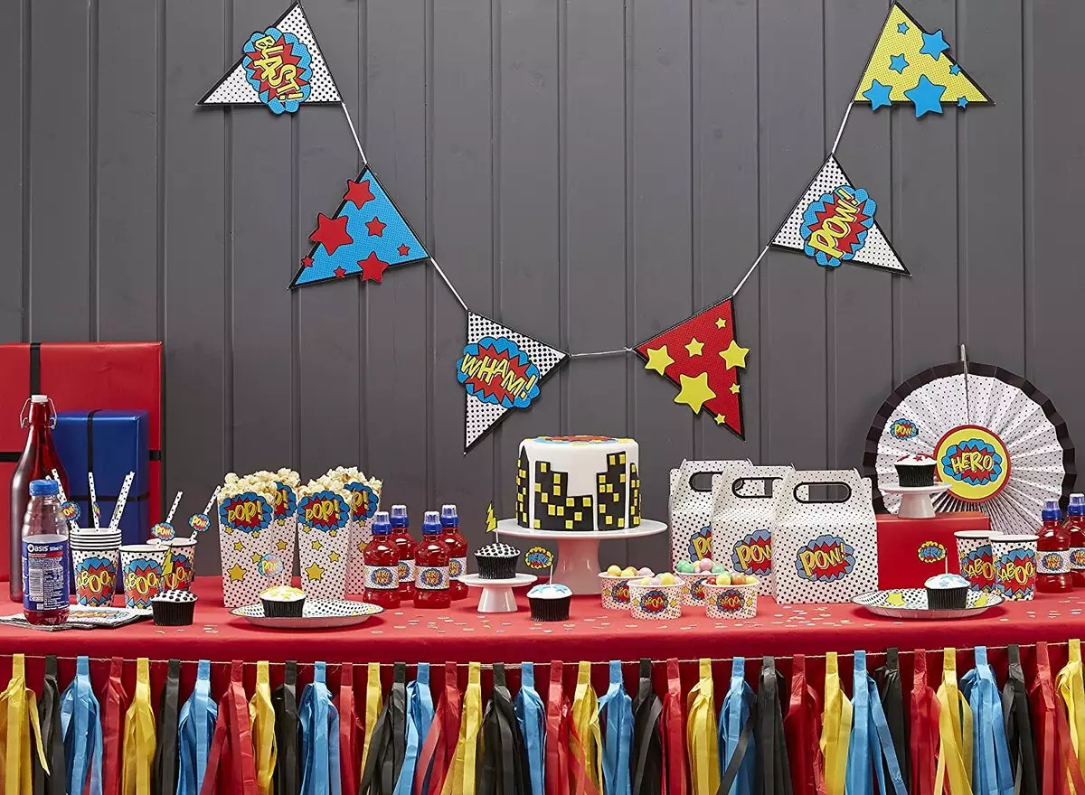 Decoração de aniversário para o menino: Como decorar o quarto com bolas para uma criança 2-3 anos, 4-5, 6-7 e 8-10 anos? 24617_38