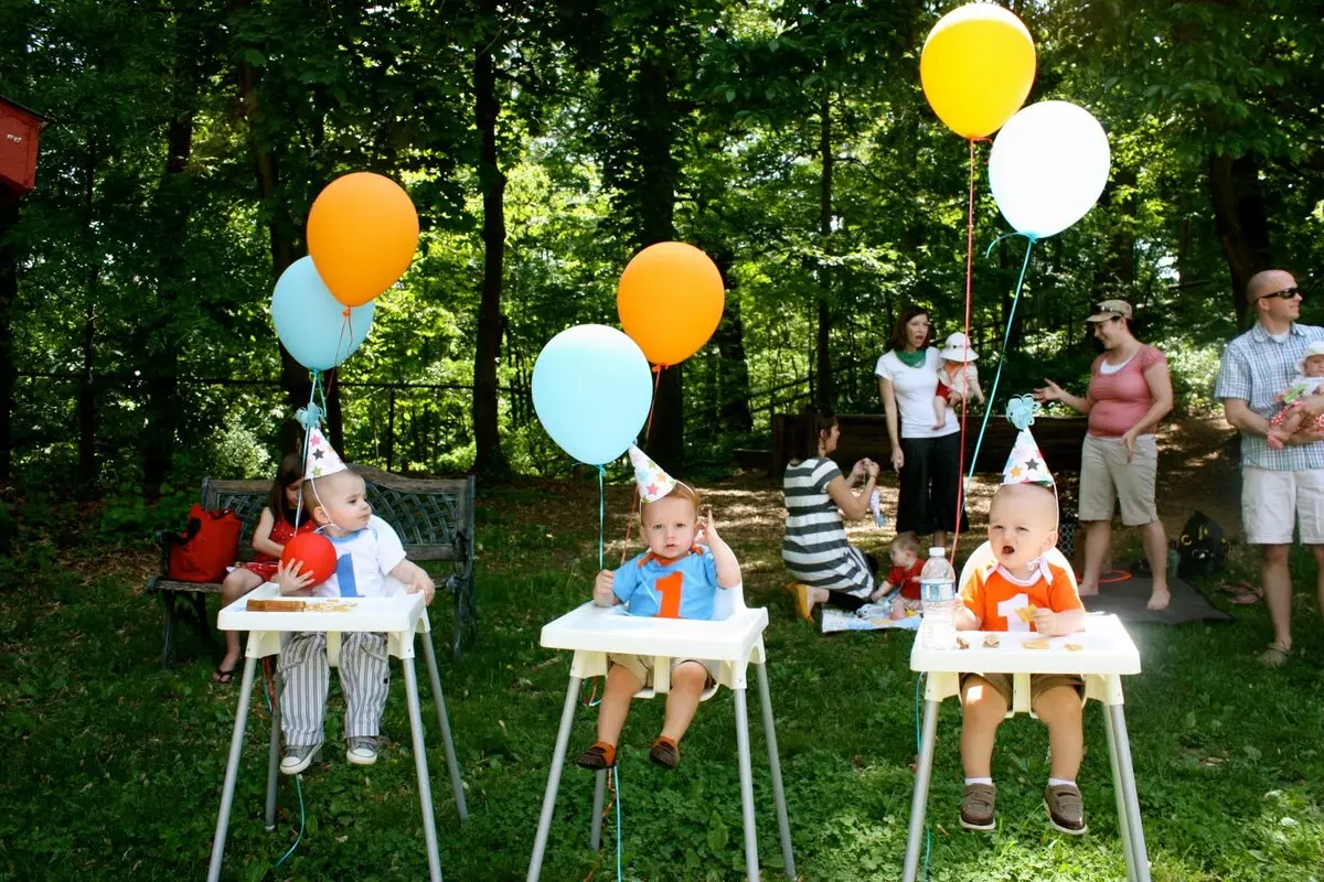 Hogyan lehet megünnepelni a gyermek első születésnapját? Forgatókönyv és versenyek a vendégek számára. Hogyan szervezzen nyaralóságot és fia 1 Évet? Születésnapi ötletek 24620_39