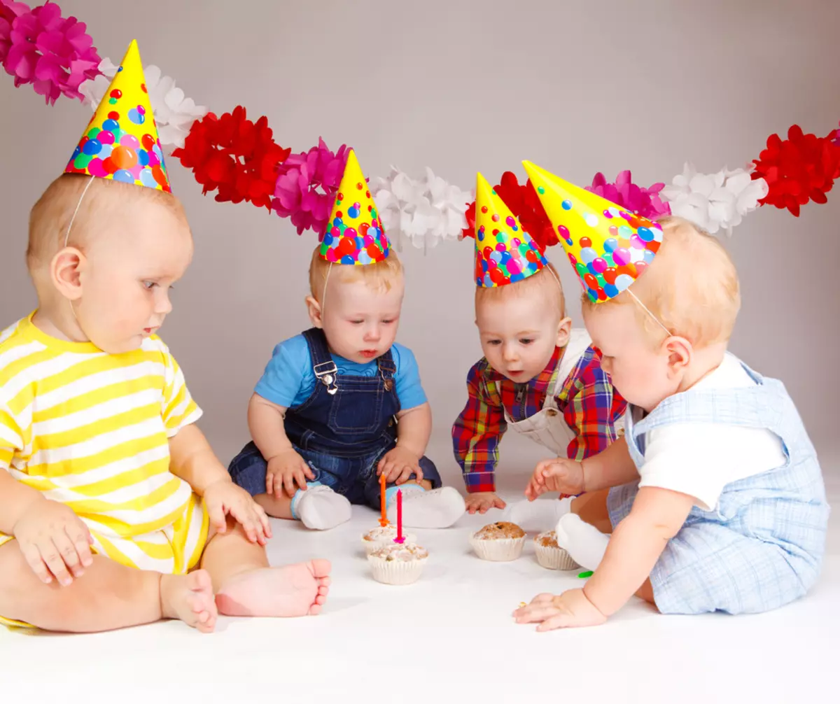 Hogyan lehet megünnepelni a gyermek első születésnapját? Forgatókönyv és versenyek a vendégek számára. Hogyan szervezzen nyaralóságot és fia 1 Évet? Születésnapi ötletek 24620_6