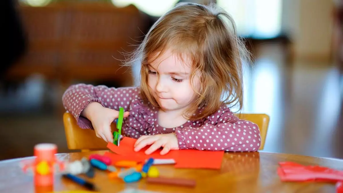 Skrip ulang tahun 8 tahun: Peraduan untuk kanak-kanak, permainan lucu dan menyeronokkan di rumah. Bagaimana untuk meraikan ulang tahun kanak-kanak di rumah? 24621_31