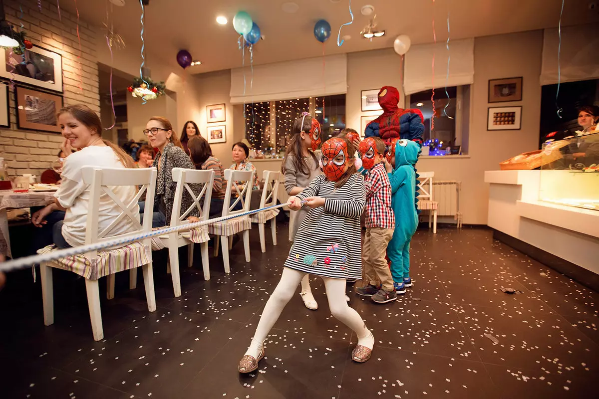 Σενάριο γενεθλίων για 9 χρόνια: διαγωνισμοί για παιδιά στο σπίτι, αστεία και διασκεδαστικά παιχνίδια για αγόρια και κορίτσια. Πώς να γιορτάσετε τα γενέθλια των παιδιών στο σπίτι; 24626_19