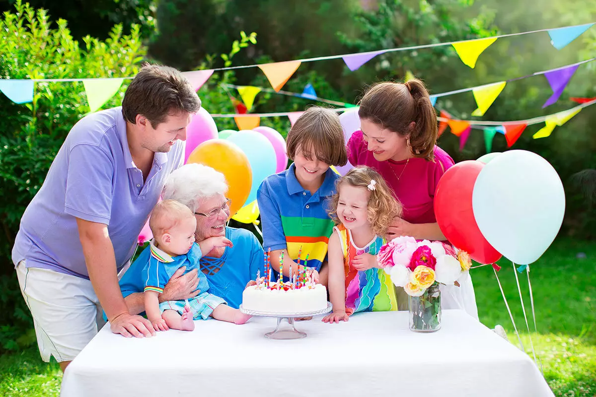 Birthday scenario for 9 years: Competitions for children at home, funny and fun games for boys and girls. How to celebrate the children's birthday at home? 24626_3