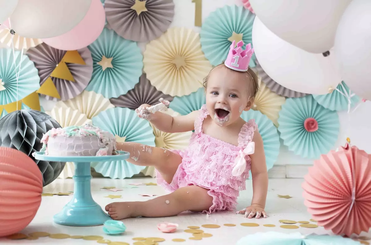 Bagaimana cara merayakan ulang tahun seorang anak? Bagaimana cara menghabiskan perayaan anak-anak di rumah? Kami merayakan hari libur remaja di bowling dan tempat lain, ide, dan tugas 24628_21