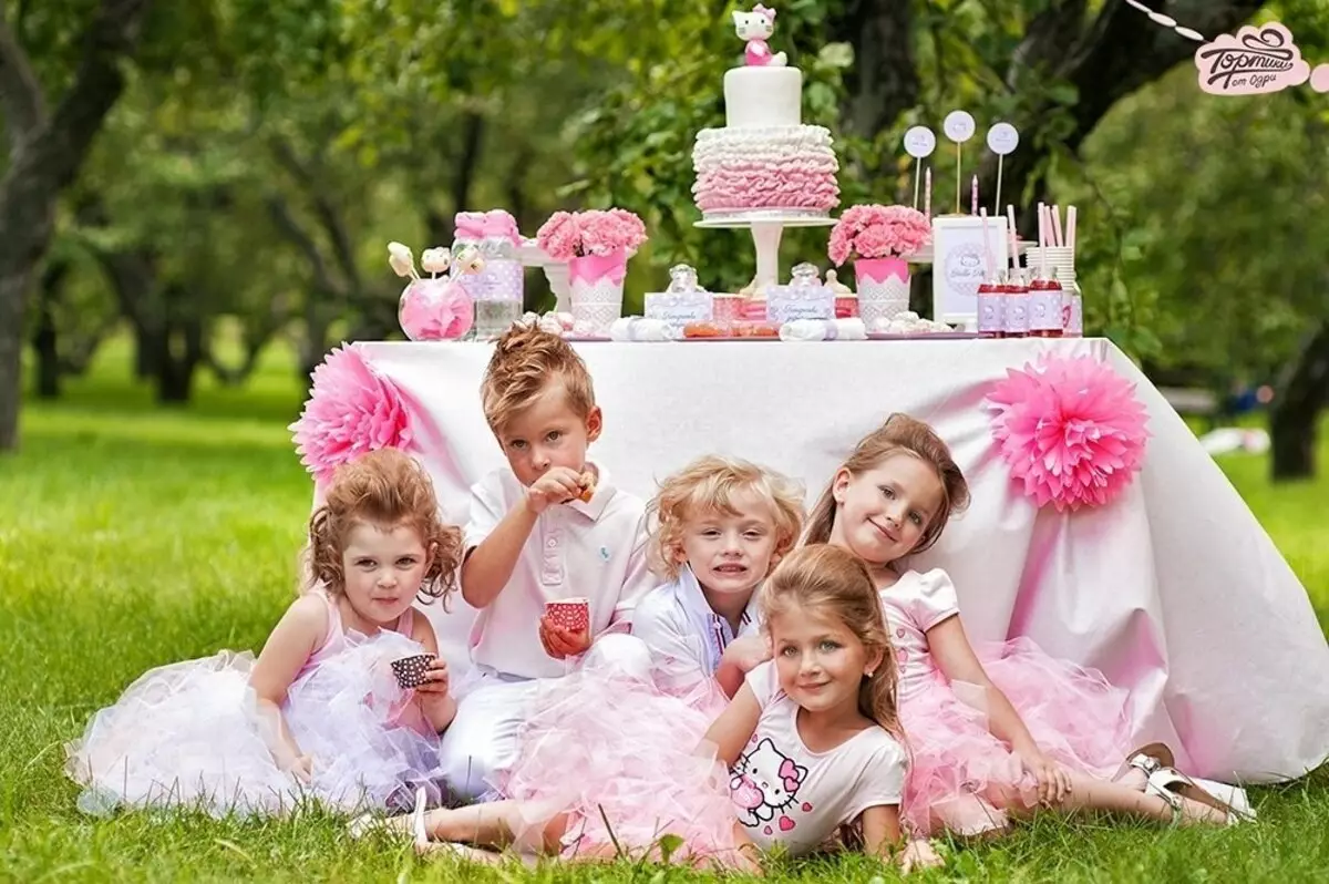كيف نحتفل بعيد ميلاد الطفل؟ كيفية قضاء احتفال الأطفال في المنزل؟ نحتفل بعطلة المراهق في البولينج وغيرها من الأماكن والأفكار والمهام 24628_27