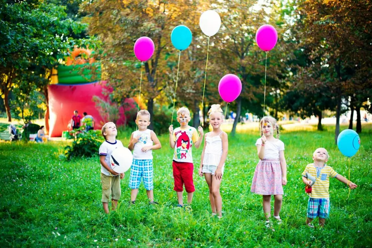 Kiel festi la naskiĝtagon de infano? Kiel pasigi infanaj festo hejme? Ni festas la ferion de la adoleskanto en boŭlo kaj aliaj lokoj, ideoj kaj taskoj 24628_45