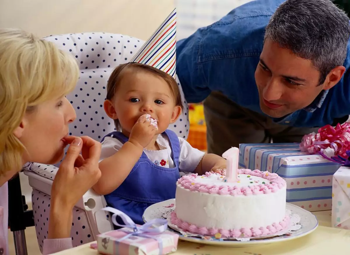 Jak świętować urodziny dziecka? Jak spędzić uroczystość dzieci w domu? Świętujemy święto nastolatka w kręgle i innych miejscach, pomysłach i zadaniach 24628_47