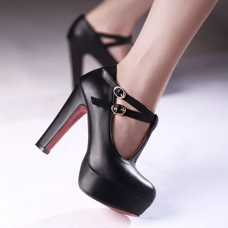 Zapatos de plataforma negra (60 fotos): modelo de camurça con cinta e noite clásica 2462_24