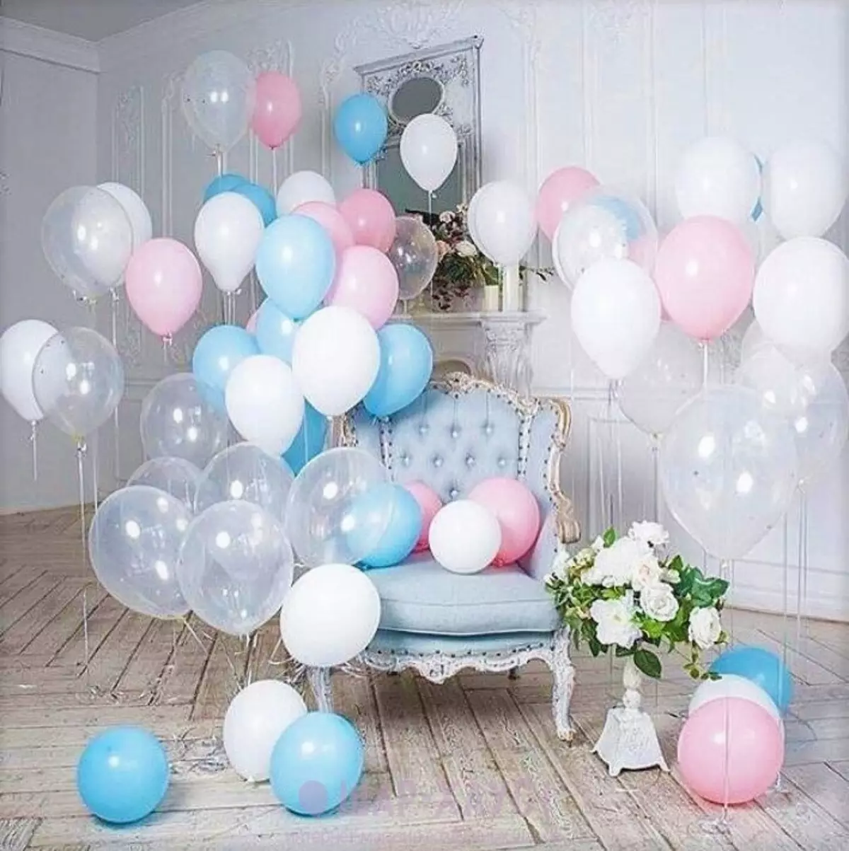 Zāles dekorēšana ar bumbiņām uz jubileju: sievietei un vīriešiem uz gadadienu 50 un 60, 30 un 35, 70 gadus veci un citos datumos ar baloniem 24641_23