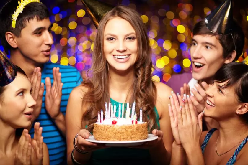 Comment dépenser votre anniversaire vous-même? Scénario de la tenue sans toamada, animation pour les invités 24643_4