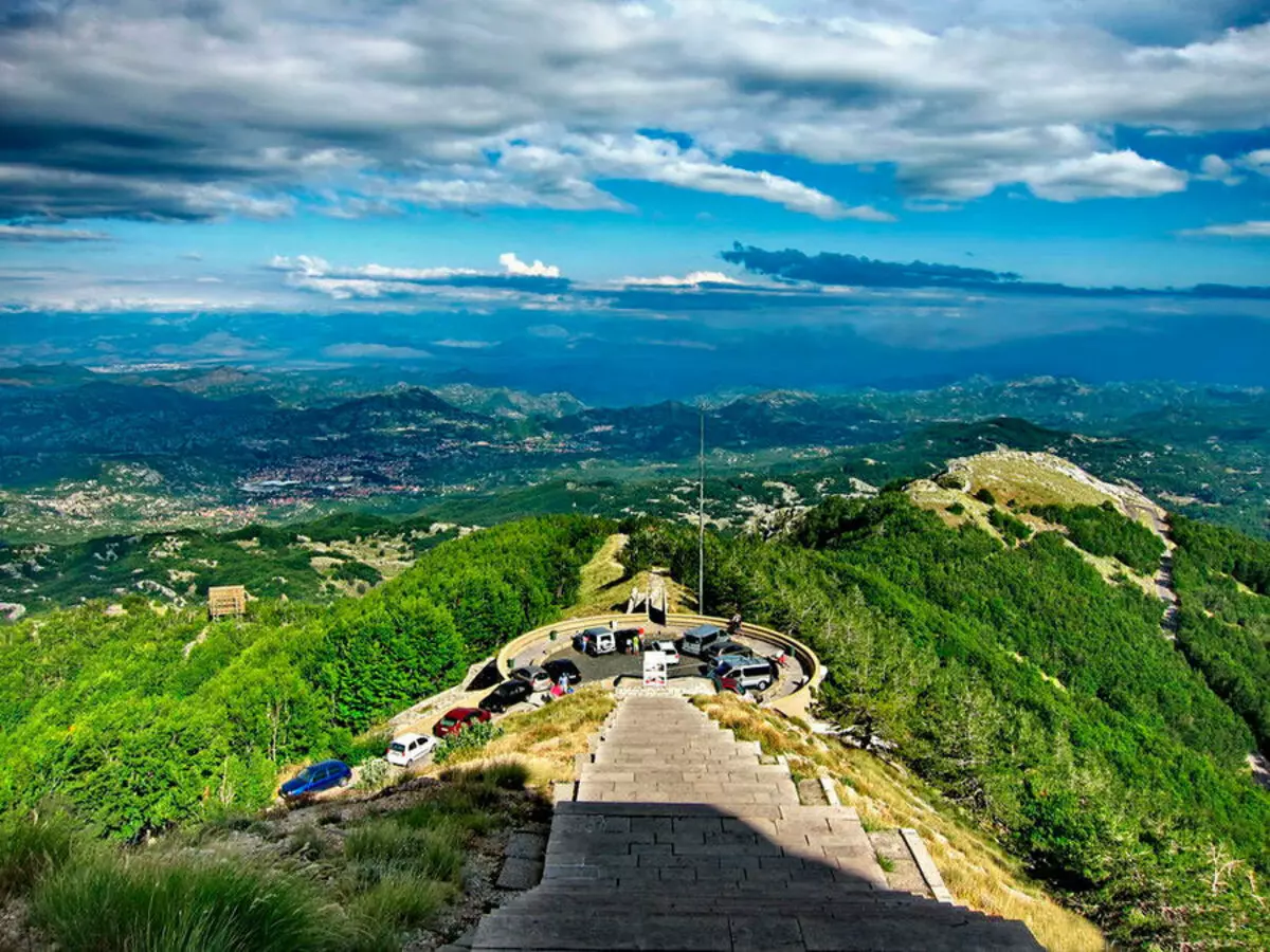 Lovechen (46 fotografii): Descrierea parcului național din Muntenegru, caracteristicile mausoleului lui Nesha. Înălțimea muntelui 24667_12
