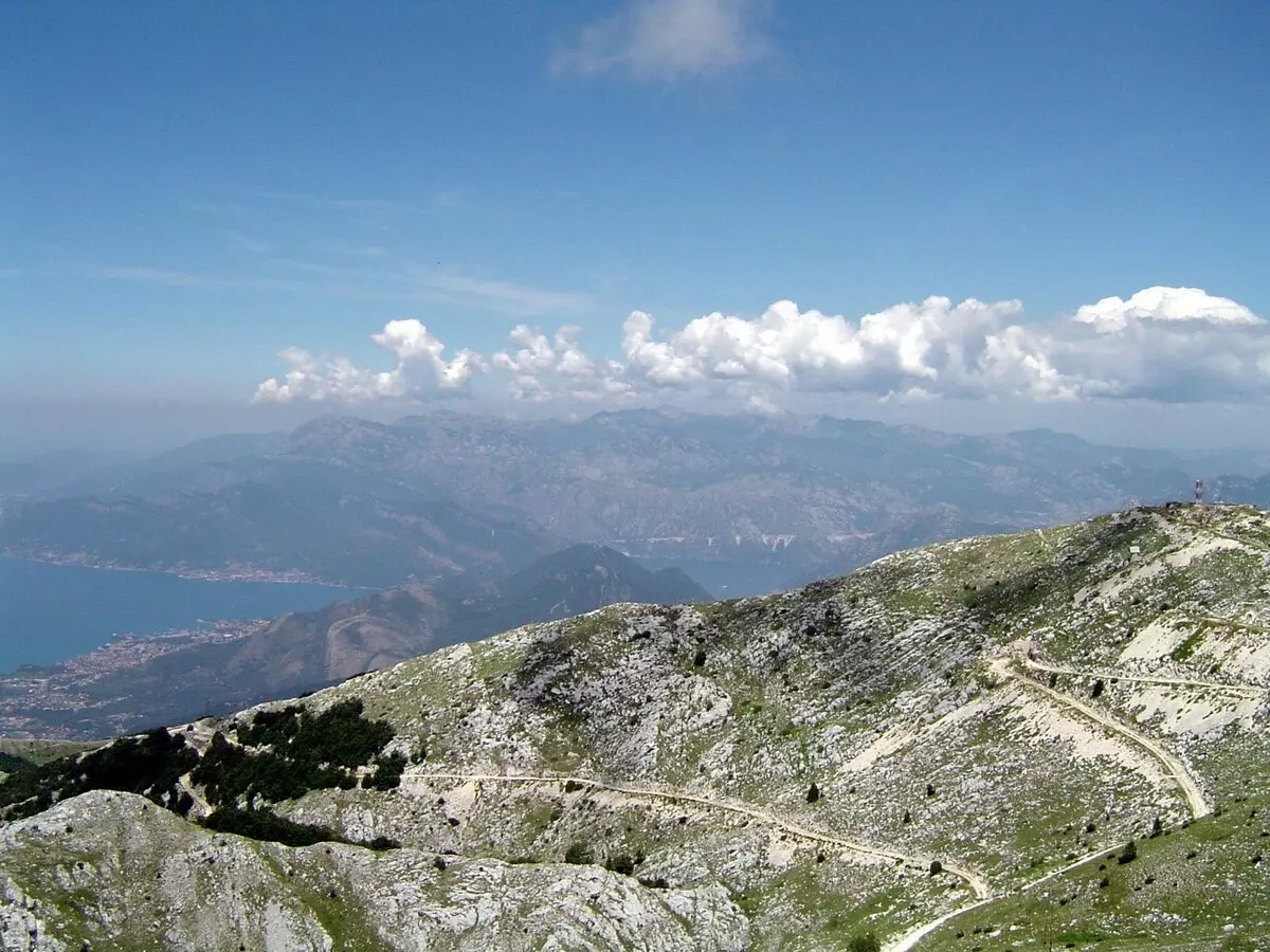 Lovechen (46 fotos): Descripció de el Parc Nacional de Montenegro, les característiques de l'Mausoleu de Nesha. l'altura de la muntanya 24667_20