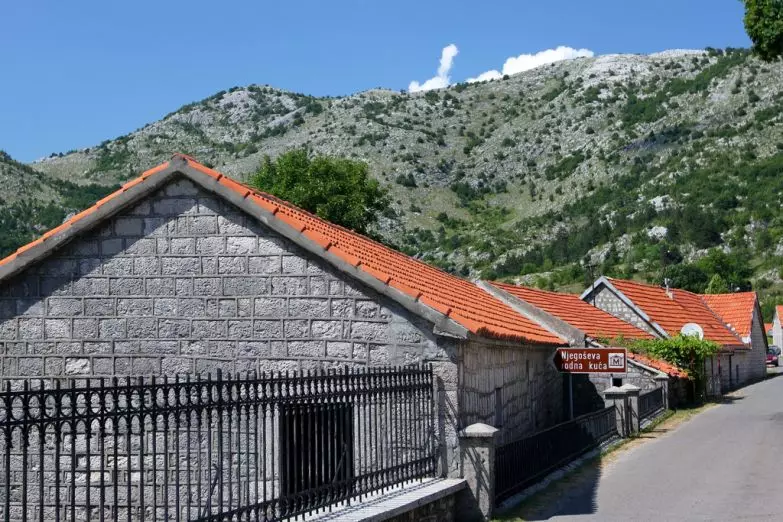 Lovechen (46 fotos): Descripció de el Parc Nacional de Montenegro, les característiques de l'Mausoleu de Nesha. l'altura de la muntanya 24667_5