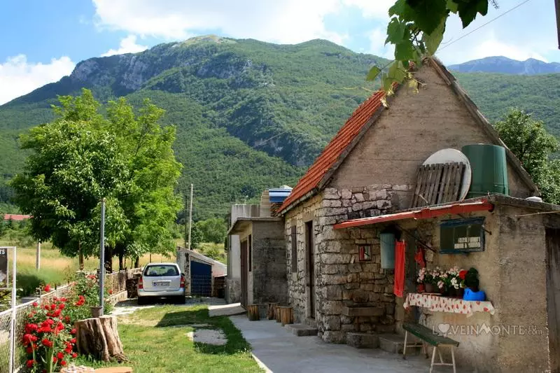 Lovechen (46 Foto): Nkọwa nke Park Park na Montenegro, atụmatụ nke Mauesolem nke Neshi. Ugwu ugwu 24667_6