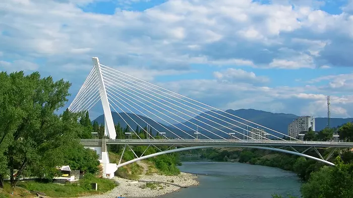 Qytetet e Malit të Zi (57 foto): qytetet më të bukura dhe më të njohura në bregun e detit, një listë e qyteteve të mëdha në thellësitë e vendit 24670_13