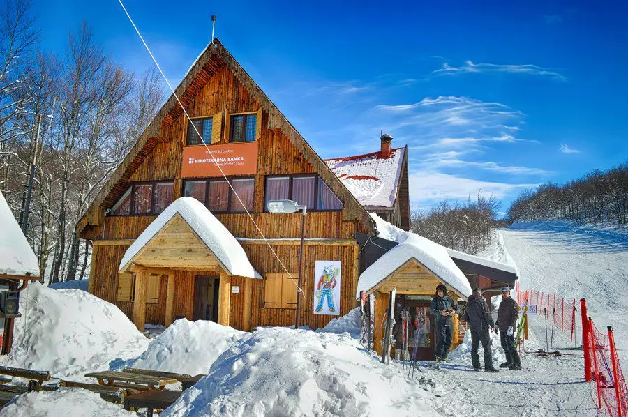 Villes du Monténégro (57 photos): Les villes les plus belles et populaires sur la côte de la mer, une liste des grandes villes des profondeurs du pays 24670_20