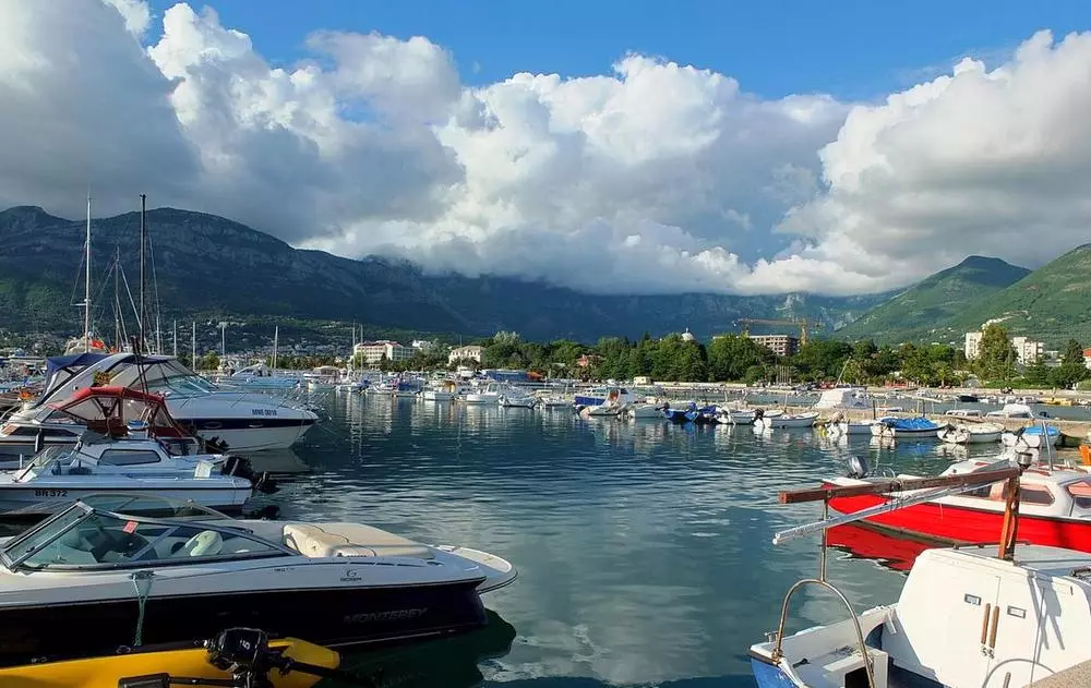 Villes du Monténégro (57 photos): Les villes les plus belles et populaires sur la côte de la mer, une liste des grandes villes des profondeurs du pays 24670_33