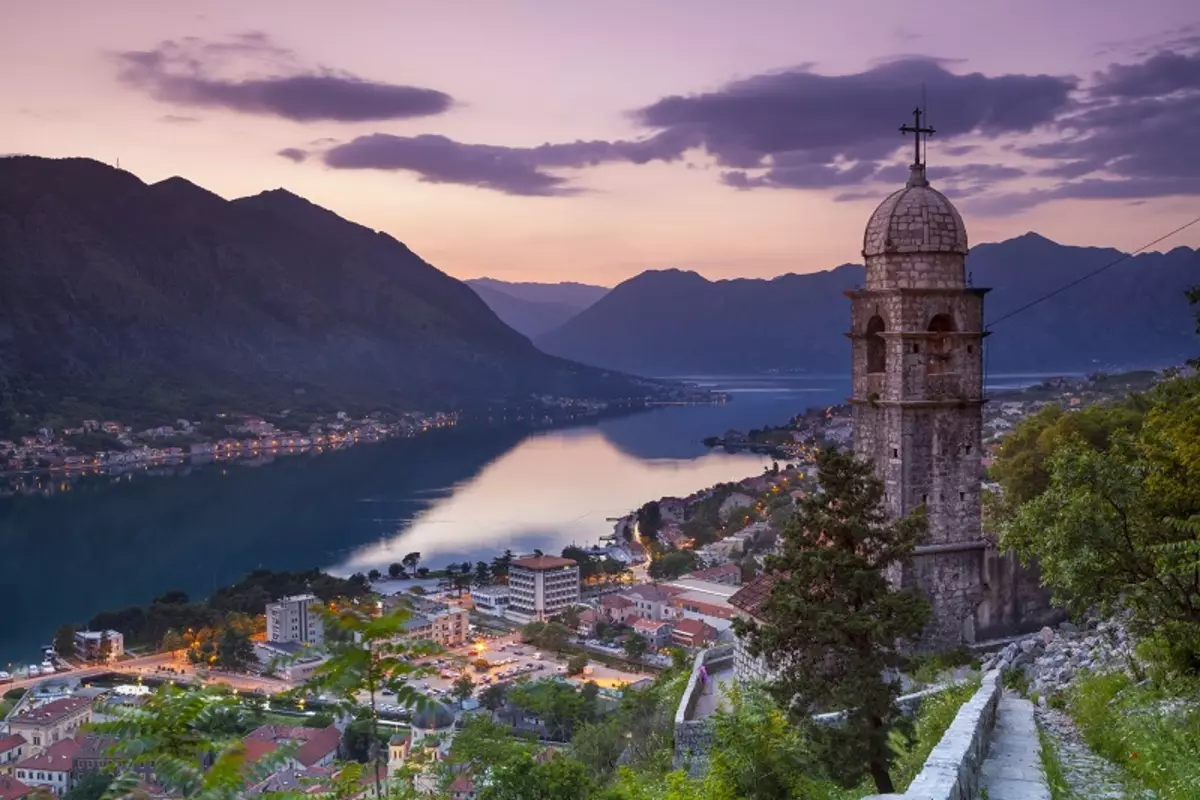 Qytetet e Malit të Zi (57 foto): qytetet më të bukura dhe më të njohura në bregun e detit, një listë e qyteteve të mëdha në thellësitë e vendit 24670_37