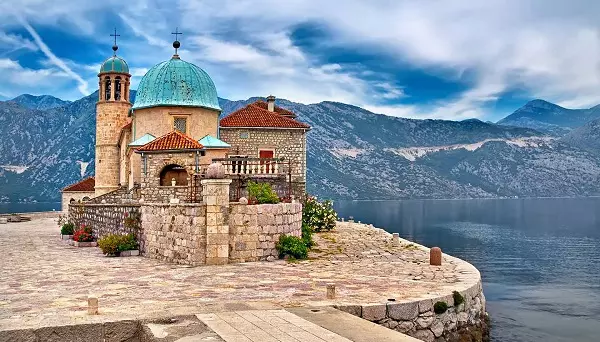 Qytetet e Malit të Zi (57 foto): qytetet më të bukura dhe më të njohura në bregun e detit, një listë e qyteteve të mëdha në thellësitë e vendit 24670_7